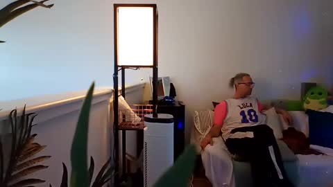 Snapshot of salis1981 chatting on 03/06/25, 01:27 salis1981 online show from 03/06/25, 01:27