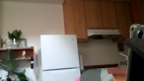 Snapshot of salis1981 chatting on 10/13/25, 09:15 salis1981 online show from 10/13/25, 09:15