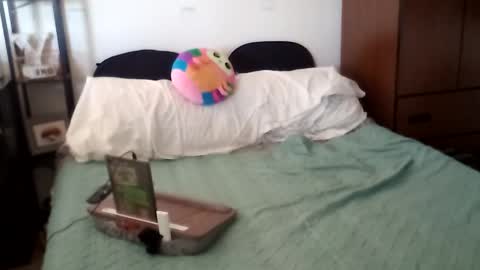 Snapshot of salis1981 chatting on 10/17/25, 06:21 salis1981 online show from 10/17/25, 06:21