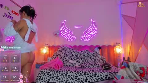 miss Sally online every night from 1am to 8am  Colombia time online show from 10/31/25, 10:05