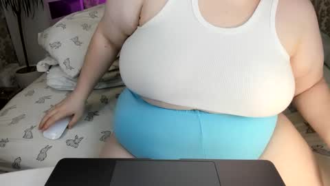 Snapshot of salma_queen chatting on 02/25/25, 07:47 SalmaRoth online show from 02/25/25, 07:47