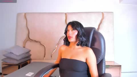 salmaportman_ online show from 06/10/26, 05:28