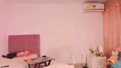 Snapshot of salome_horny3 chatting on 04/26/26, 01:31 salome_horny3 online show from 04/26/26, 01:31
