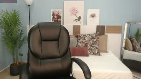 Snapshot of salome_veles chatting on 06/24/26, 07:57 salome_veles online show from 06/24/26, 07:57