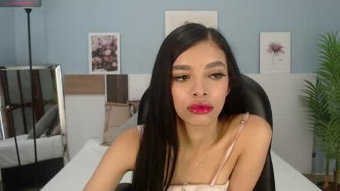 Snapshot of salome_veles chatting on 07/23/26, 05:44 salome_veles online show from 07/23/26, 05:44