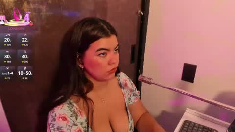 Snapshot of salomee_bigboobs chatting on 06/18/26, 01:17 Salome online show from 06/18/26, 01:17