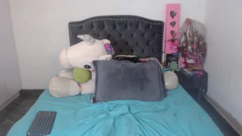 yenny online show from 11/22/25, 03:38