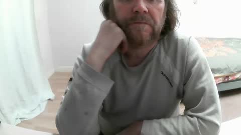 Snapshot of saltimbanquier chatting on 02/17/25, 02:59 Saltimbanquier Salt ou Banquier online show from 02/17/25, 02:59