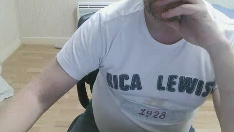 Snapshot of saltimbanquier chatting on 10/22/25, 12:05 Saltimbanquier Salt ou Banquier online show from 10/22/25, 12:05