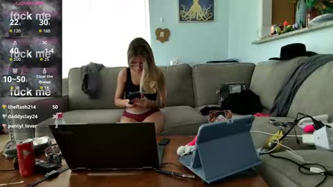 Salty Captain 69  Hat Girl 69 online show from 10/22/25, 02:06