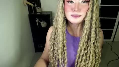 Snapshot of salumisabato69 chatting on 10/28/25, 05:37 anasthasia online show from 10/28/25, 05:37