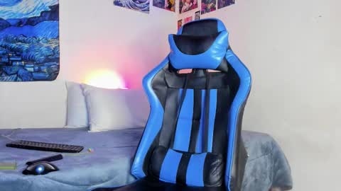 Snapshot of salvatore_dereck chatting on 03/10/26, 01:10 online show from 03/10/26, 01:10