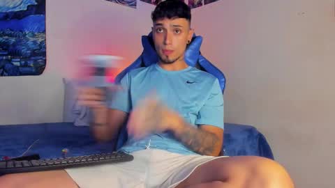 Snapshot of salvatore_dereck chatting on 03/18/26, 12:58 online show from 03/18/26, 12:58