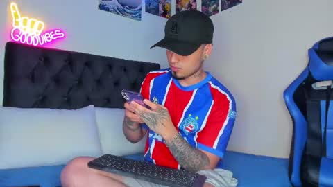 Snapshot of salvatore_dereck chatting on 07/01/26, 01:07 online show from 07/01/26, 01:07