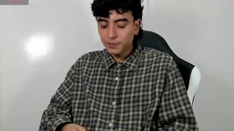 Snapshot of salvatore_montt chatting on 03/01/25, 06:03 salvatore_montt online show from 03/01/25, 06:03