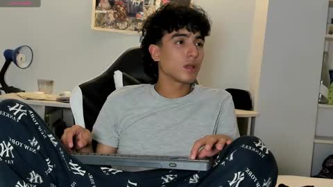 Snapshot of salvatore_montt chatting on 03/04/25, 05:11 salvatore_montt online show from 03/04/25, 05:11