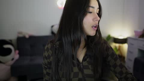 Stefana    or    Samchispas online show from 01/21/25, 10:30