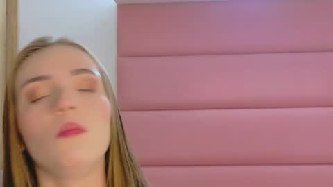 sam_and_lisa_ online show from 11/11/25, 12:54