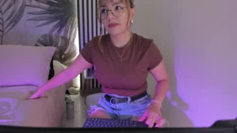 Snapshot of samaantha_white_ chatting on 05/01/26, 11:26 Samaantha online show from 05/01/26, 11:26
