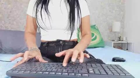 Snapshot of samanta_360 chatting on 10/05/25, 12:03 Samanta online show from 10/05/25, 12:03