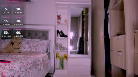 Snapshot of samanta_65 chatting on 09/22/25, 01:29 carolina online show from 09/22/25, 01:29