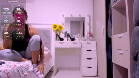 Snapshot of samanta_65 chatting on 11/25/25, 02:28 carolina online show from 11/25/25, 02:28