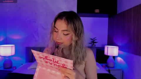 Snapshot of samanta_bone chatting on 01/17/25, 09:28 Samanta online show from 01/17/25, 09:28