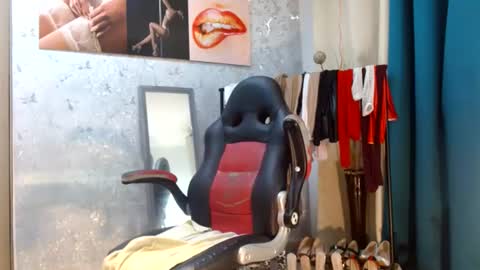 Snapshot of samanta_brownn_ chatting on 07/06/26, 10:56 samanta online show from 07/06/26, 10:56