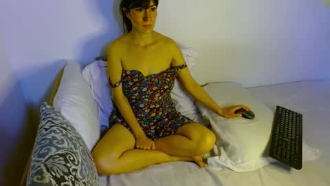 Samanta online show from 11/19/25, 05:02