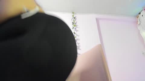 Snapshot of samanta_roberts1 chatting on 01/04/25, 02:14 Samanta online show from 01/04/25, 02:14