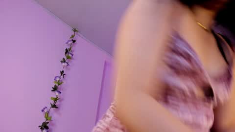 Snapshot of samanta_roberts1 chatting on 01/14/25, 03:04 Samanta online show from 01/14/25, 03:04