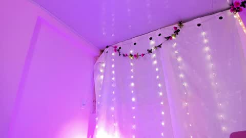 Snapshot of samanta_roberts1 chatting on 01/15/25, 07:01 Samanta online show from 01/15/25, 07:01