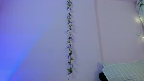 Snapshot of samanta_roberts1 chatting on 02/23/25, 01:42 Samanta online show from 02/23/25, 01:42