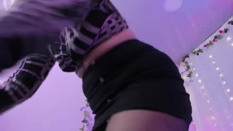 Snapshot of samanta_roberts1 chatting on 02/26/25, 12:47 Samanta online show from 02/26/25, 12:47