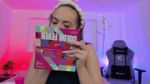 Snapshot of samanta_roberts1 chatting on 09/23/25, 10:40 Samanta online show from 09/23/25, 10:40