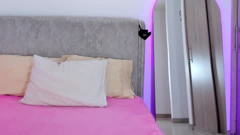 Samantha Ferrec online show from 01/17/25, 06:33