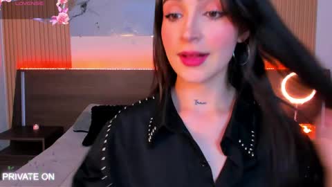Snapshot of samantha_moons chatting on 05/07/26, 01:33 samantha_moons online show from 05/07/26, 01:33
