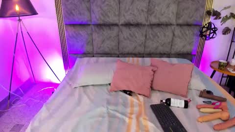 Samantha online show from 10/19/25, 04:46