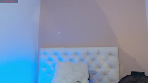 Snapshot of samanthaaross chatting on 12/23/24, 12:41 online show from 12/23/24, 12:41