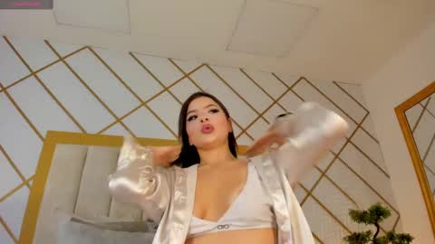 Snapshot of samanthaclay chatting on 03/04/25, 07:54   online show from 03/04/25, 07:54