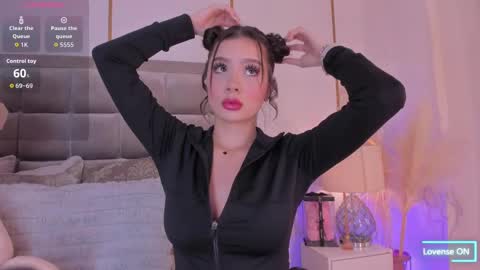 Snapshot of samanthaclay chatting on 10/07/25, 07:33   online show from 10/07/25, 07:33