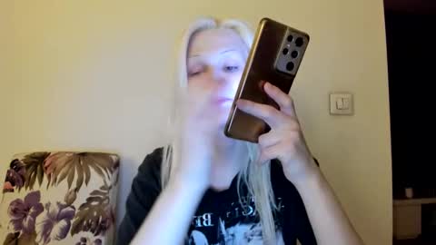 Samantha online show from 12/17/25, 03:18