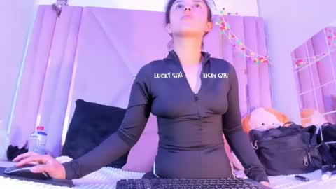 Samantha online show from 06/18/26, 08:13