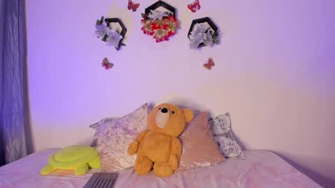 Snapshot of samara_jonnes_ chatting on 12/26/24, 11:46 Samara is my name a pleasure delighted that you are here leave your thumb up it is important to me online show from 12/26/24, 11:46