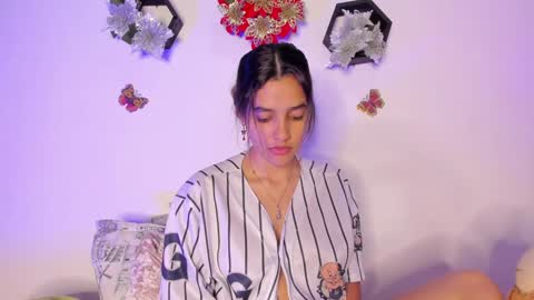 Snapshot of samara_jonnes_ chatting on 01/11/25, 04:38 Samara is my name a pleasure delighted that you are here leave your thumb up it is important to me online show from 01/11/25, 04:38