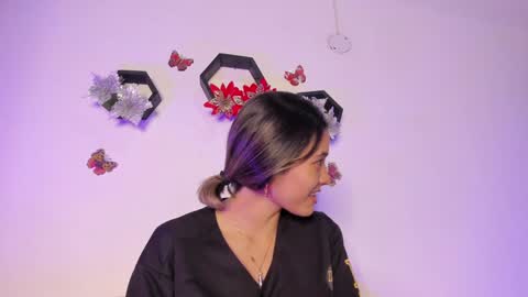 Snapshot of samara_jonnes_ chatting on 01/14/25, 02:50 Samara is my name a pleasure delighted that you are here leave your thumb up it is important to me online show from 01/14/25, 02:50