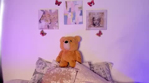 Snapshot of samara_jonnes_ chatting on 02/02/25, 07:46 Samara is my name a pleasure delighted that you are here leave your thumb up it is important to me online show from 02/02/25, 07:46