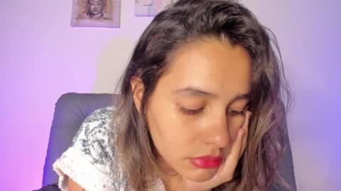 Snapshot of samara_jonnes_ chatting on 02/22/25, 01:33 Samara is my name a pleasure delighted that you are here leave your thumb up it is important to me online show from 02/22/25, 01:33