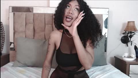 samaragrey18 online show from 01/15/25, 03:33