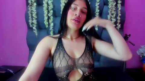 samarhamiller_ online show from 10/08/25, 02:04